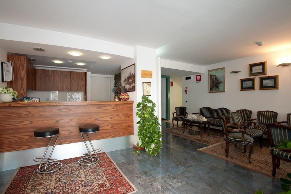 Salus Hotel